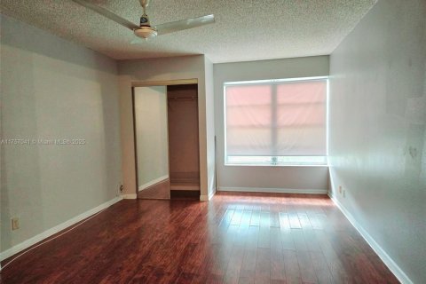 Condominio en venta en Lauderhill, Florida, 1 dormitorio № 1696661 - foto 20