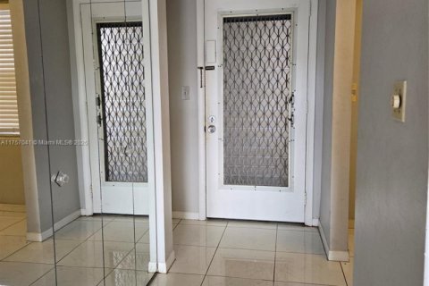 Condominio en venta en Lauderhill, Florida, 1 dormitorio № 1696661 - foto 8