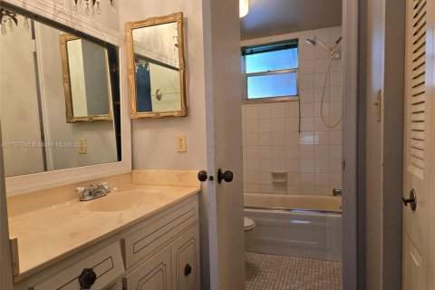 Condominio en venta en Lauderhill, Florida, 1 dormitorio № 1696661 - foto 22