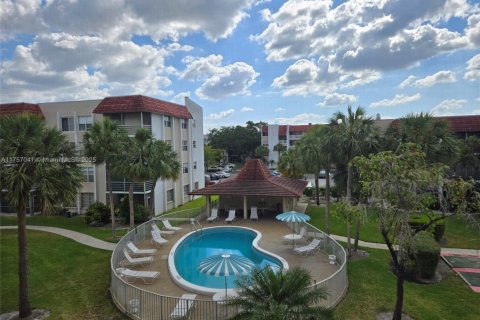 Condominio en venta en Lauderhill, Florida, 1 dormitorio № 1696661 - foto 9