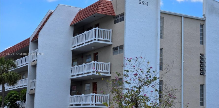 Condominio en Lauderhill, Florida, 1 dormitorio  № 1696661