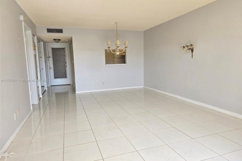 Condominio en venta en Lauderhill, Florida, 1 dormitorio № 1696661 - foto 13