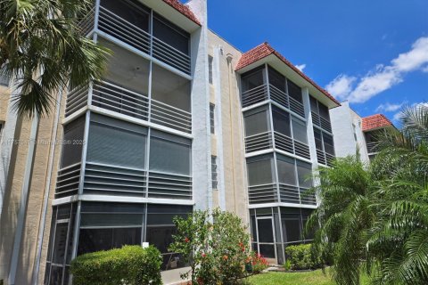 Condominio en venta en Lauderhill, Florida, 1 dormitorio № 1696661 - foto 2