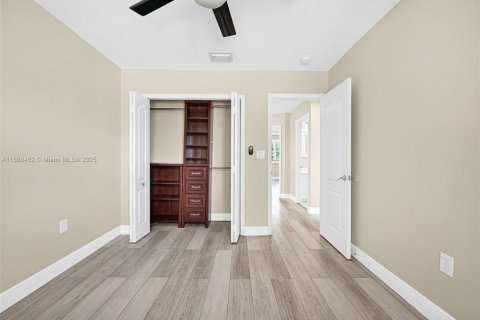 House in Miramar, Florida 4 bedrooms, 207.36 sq.m. № 1931328 - photo 28