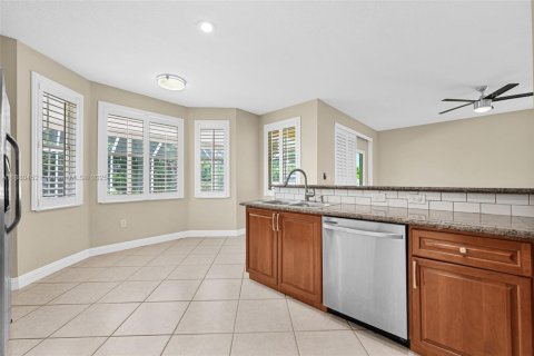 House in Miramar, Florida 4 bedrooms, 207.36 sq.m. № 1931328 - photo 16