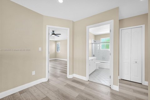 House in Miramar, Florida 4 bedrooms, 207.36 sq.m. № 1931328 - photo 24