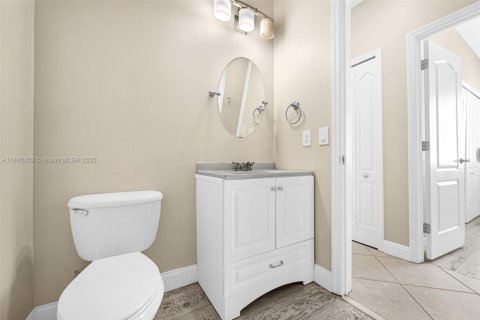 House in Miramar, Florida 4 bedrooms, 207.36 sq.m. № 1931328 - photo 19