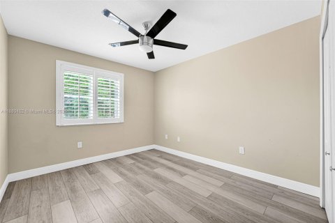 House in Miramar, Florida 4 bedrooms, 207.36 sq.m. № 1931328 - photo 29