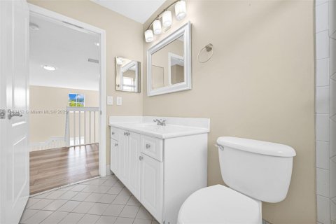 House in Miramar, Florida 4 bedrooms, 207.36 sq.m. № 1931328 - photo 27