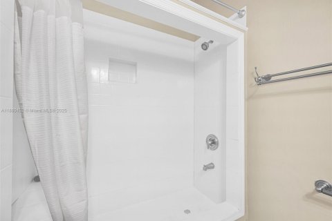 Casa en venta en Miramar, Florida, 4 dormitorios, 207.36 m2 № 1931328 - foto 21