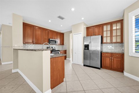 House in Miramar, Florida 4 bedrooms, 207.36 sq.m. № 1931328 - photo 14