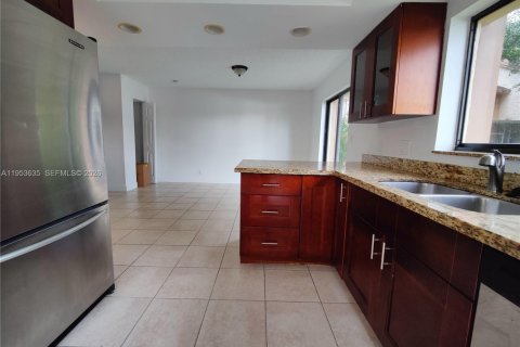 Adosado en alquiler en Plantation, Florida, 3 dormitorios, 139.35 m2 № 2008148 - foto 2