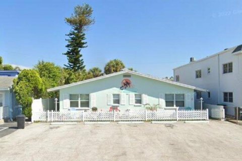 Propiedad comercial en venta en Saint Pete Beach, Florida, 719.99 m2 № 1543356 - foto 2