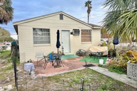 Propiedad comercial en venta en Saint Pete Beach, Florida, 719.99 m2 № 1543356 - foto 7