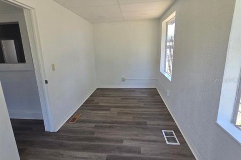 Propiedad comercial en alquiler en Plant City, Florida, 166.39 m2 № 1806684 - foto 11