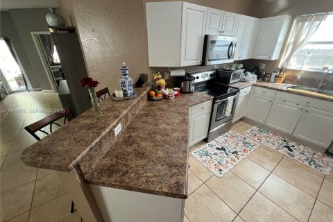 Купить виллу или дом в Хомстед, Флорида 3 спальни, 154.68м2, № 2048767 - фото 29