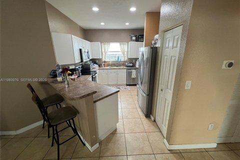 Купить виллу или дом в Хомстед, Флорида 3 спальни, 154.68м2, № 2048767 - фото 28