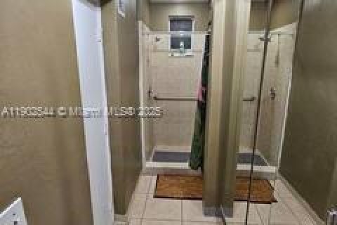 Villa ou maison à louer à Miami, Floride: 2 chambres, 56.67 m2 № 2038070 - photo 2