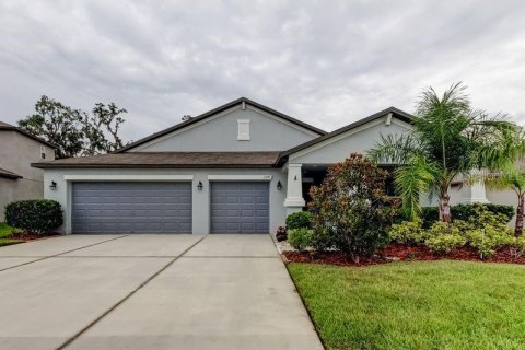 Casa en venta en Zephyrhills, Florida, 4 dormitorios, 239.32 m2 № 1817841 - foto 1