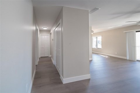 Купить кондоминиум в Тарпон-Спрингс, Флорида 3 комнаты, 68.75м2, № 2214551 - фото 18