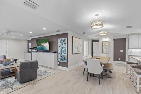 Villa ou maison à louer à Treasure Island, Floride: 3 chambres, 180.04 m2 № 2098776 - photo 11