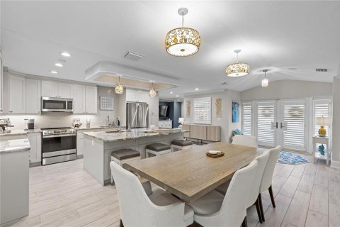 Villa ou maison à louer à Treasure Island, Floride: 3 chambres, 180.04 m2 № 2098776 - photo 16