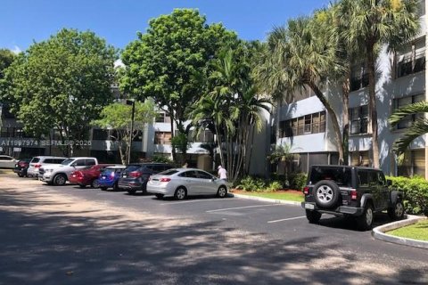 Снять в аренду кондоминиум в Майами, Флорида 1 спальня, 83.15м2, № 2060872 - фото 4