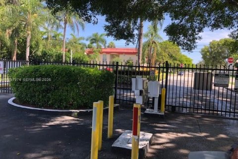 Снять в аренду кондоминиум в Майами, Флорида 1 спальня, 83.15м2, № 2060872 - фото 6