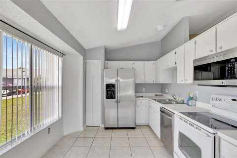 House in Kissimmee, Florida 3 bedrooms, 105.54 sq.m. № 1843722 - photo 22