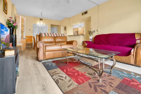 Condominio en venta en Hollywood, Florida, 2 dormitorios, 105.17 m2 № 1890109 - foto 11