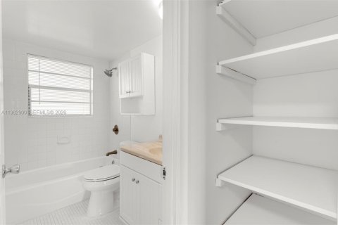 Appartement à louer à Miami, Floride: 1 chambre, 66.43 m2 № 2028324 - photo 18
