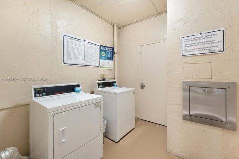 Appartement à louer à Miami, Floride: 1 chambre, 66.43 m2 № 2028324 - photo 20