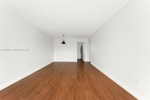 Appartement à louer à Miami, Floride: 1 chambre, 66.43 m2 № 2028324 - photo 4