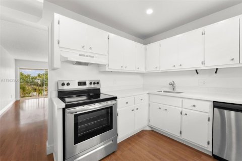 Appartement à louer à Miami, Floride: 1 chambre, 66.43 m2 № 2028324 - photo 7