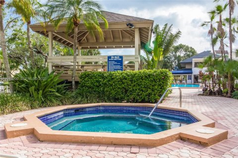 Appartement à louer à Miami, Floride: 1 chambre, 66.43 m2 № 2028324 - photo 24