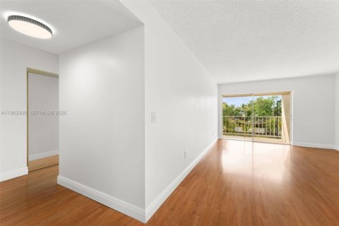 Appartement à louer à Miami, Floride: 1 chambre, 66.43 m2 № 2028324 - photo 3