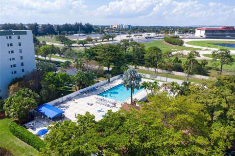 Condo in Pompano Beach, Florida, 2 bedrooms № 2268122 - photo 24
