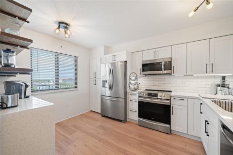 Condo in Pompano Beach, Florida, 2 bedrooms № 2268122 - photo 3