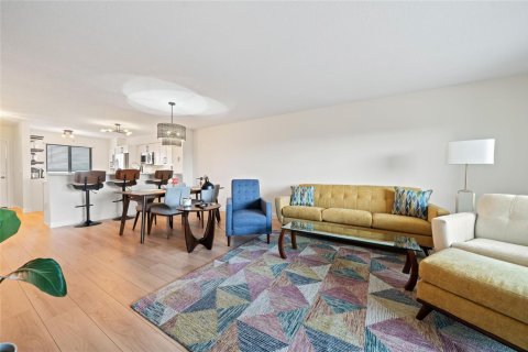 Condo in Pompano Beach, Florida, 2 bedrooms № 2268122 - photo 4