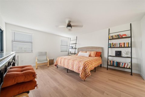Condo in Pompano Beach, Florida, 2 bedrooms № 2268122 - photo 8