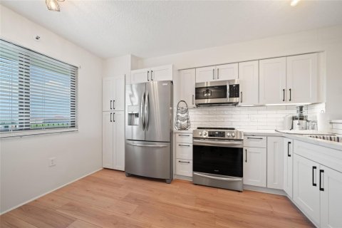 Condo in Pompano Beach, Florida, 2 bedrooms № 2268122 - photo 14
