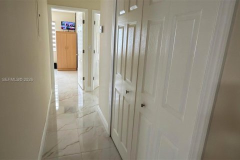 Снять в аренду виллу или дом в Майами, Флорида 3 спальни, 126.16м2, № 2003666 - фото 19