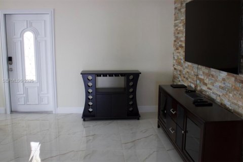 Снять в аренду виллу или дом в Майами, Флорида 3 спальни, 126.16м2, № 2003666 - фото 4