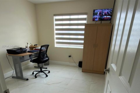 Снять в аренду виллу или дом в Майами, Флорида 3 спальни, 126.16м2, № 2003666 - фото 24