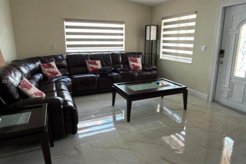 Снять в аренду виллу или дом в Майами, Флорида 3 спальни, 126.16м2, № 2003666 - фото 5