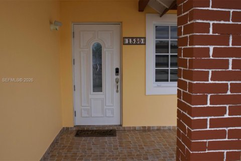 Снять в аренду виллу или дом в Майами, Флорида 3 спальни, 126.16м2, № 2003666 - фото 3