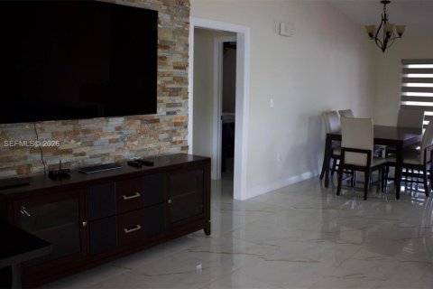 Снять в аренду виллу или дом в Майами, Флорида 3 спальни, 126.16м2, № 2003666 - фото 7