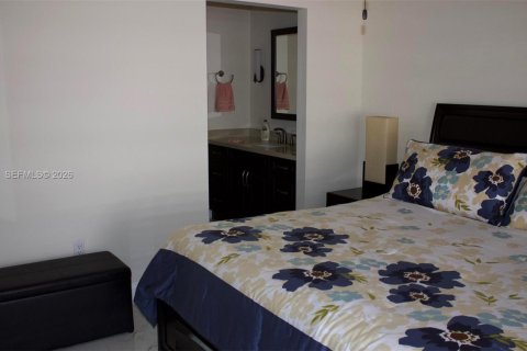 Снять в аренду виллу или дом в Майами, Флорида 3 спальни, 126.16м2, № 2003666 - фото 15
