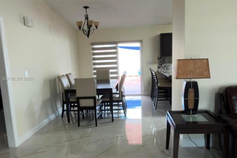 Снять в аренду виллу или дом в Майами, Флорида 3 спальни, 126.16м2, № 2003666 - фото 8