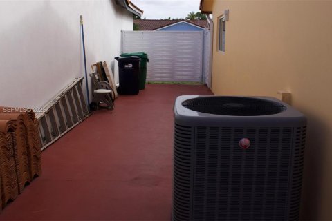 Снять в аренду виллу или дом в Майами, Флорида 3 спальни, 126.16м2, № 2003666 - фото 29